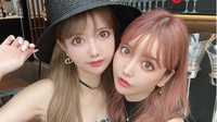 Baru-baru ini netizen dibuat terkesima oleh penampilan dua saudari kembar asal Jepang, Chie dan Chika Yoshikawa. Lantaran keduanya memiliki paras yang hampir sama. (Foto: Instagram @yoshikawachie_16)