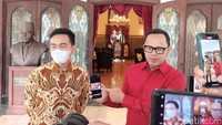Sebelum Anies, ada juga Wali Kota Bogor Bima Arya yang bertemu dengan Gibran di Solo pada awal Oktober 2022 lalu. Keduanya kala itu membahas isu perkotaan hingga perpolitikan. (Agil Trisetiawan Putra/detikJateng)