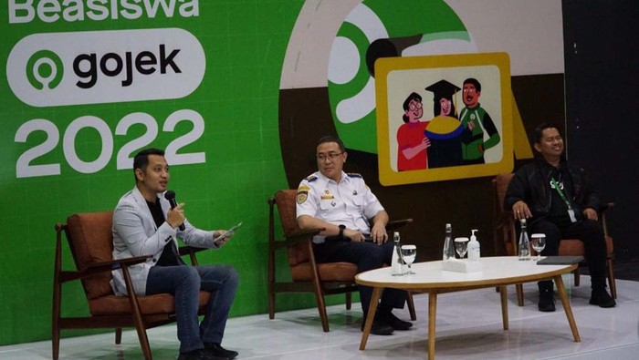21 Anak Driver Ojol Raih Beasiswa Pendidikan Sebanyak 21 anak mitra driver Gojek mendapat beasiswa. Anak-anak berprestasi ini mendapatkan beasiswa jenjang D3 di 8 politeknik negeri unggulan di Indonesia.