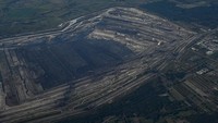Tambang Belchatow merupakan pembangkit listrik tenaga batu bara lignit terbesar di Eropa dan salah satu yang terbesar di dunia.  
