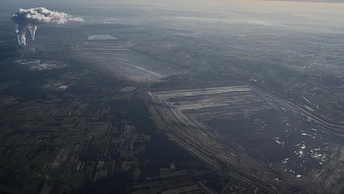 Ada di Polandia, Ini Tambang Batu Bara Terbesar Eropa Pandangan udara tambang batubara terbuka Belchatow di Polandia, Selasa (12/10/2022) waktu setempat.