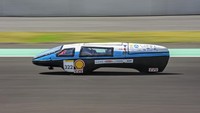 Peserta memacu prototipe kendaraannya saat mengikuti sesi latihan Shell Eco Marathon Indonesia 2022 di Pertamina Mandalika International Street Circuit di Kuta Mandalika, Kecamatan Pujut, Praya, Lombok Tengah, NTB, Kamis (13/10/2022). 