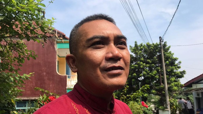 Aipda Wawang Sidik Pramono berduka. Putrinya yang masih duduk di bangku kelas 2 SMP, meninggal setelah hanyut terbawa arus di Curug Kembar, Bogor, Rabu (12/10/2022).