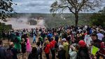 Bagai Air Bah, Ini Air Terjun Tenggorokan Iblis
