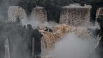 Bagai Air Bah, Ini Air Terjun Tenggorokan Iblis