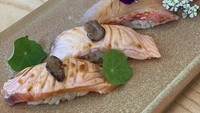 Foto makanan yang diambilnya juga cantik, dan selalu ia unggah di Instagramnya. Dari segala jenis makanan, ia paling suka makan sushi. Foto: Instagram @pamelasafitri