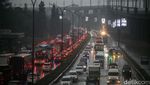 Diguyur Hujan, Tol JORR Arah Fatmawati Merah