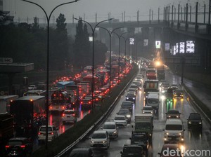 Sejumlah Ruas Tol Arah Jakarta Macet Pagi Ini