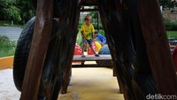 Anies berpesan kepada yang mengelola TMB agar warga, khususnya anak-anak bisa memanfaatkan fasilitas dan bermain sesuai dengan usianya. Karena itu, dia meminta supaya tidak ada larangan menginjak rumput saat berada di taman.