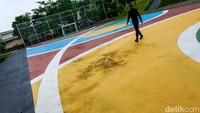 Selain itu, terdapat juga fasilitas gym gratis serta lapangan futsal. 
