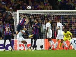 Lewandowski kemudian menyelamatkan Barcelona dari kekalahan berkat golnya di menit ke-90+2. AP/Joan Monfort