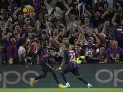 Barcelona memimpin dari gol Ousmane Dembele pada menit ke-40. Skor 1-0 untuk keunggulan Barcelona bertahan hingga turun minum. AP/Emilio Morenatti