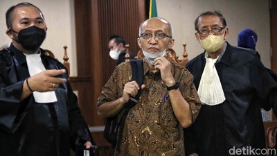 Eks Dirut Taspen Life Jalani Sidang Dakwaan