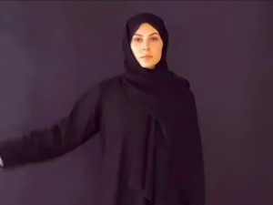 Protes Kematian Mahsa Amini, Aktris Netflix Buka Baju dan Hijab di Instagram