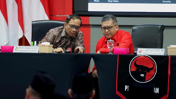 Forum Group Discussion dengan tema Reformasi Sistem Hukum Nasional: Pendekatan Ideologi, Konstitusi dan Budaya Hukum di Sekolah PDI Perjuangan, Lenteng Agung, Jakarta Selatan, Kamis (13/10/2022).