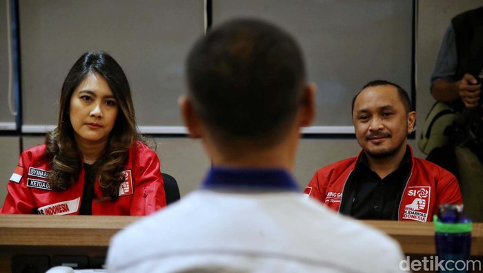 Giring PSI Bertamu ke DPP PAN Partai Solidaritas Indonesia (PSI) melakukan pertemuan dengan DPP PAN. Rombongan PSI dipimpin oleh Ketum PSI Giring Ganesha.