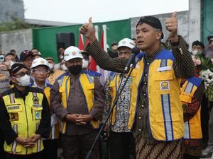Resmikan Flyover Ganefo Demak, Ganjar Disambut Protes Penutupan Jalan