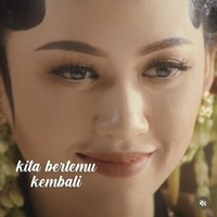 Happy Asmara sendiri saat ini berpacaran dengan pedangdut Denny Caknan yang populer dengan lagu Mendung Tanpo Udan. Tak sedikit penggemar yang mendoakan keduanya segera menikah. Foto: dok. Instagram @happy_asmara77