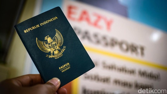 Masa berlaku paspor baru diperpanjang dari 5 tahun menjadi 10 tahun. Seperti apa suasana permohonan membuat paspor di kantor Imigrasi terkini?