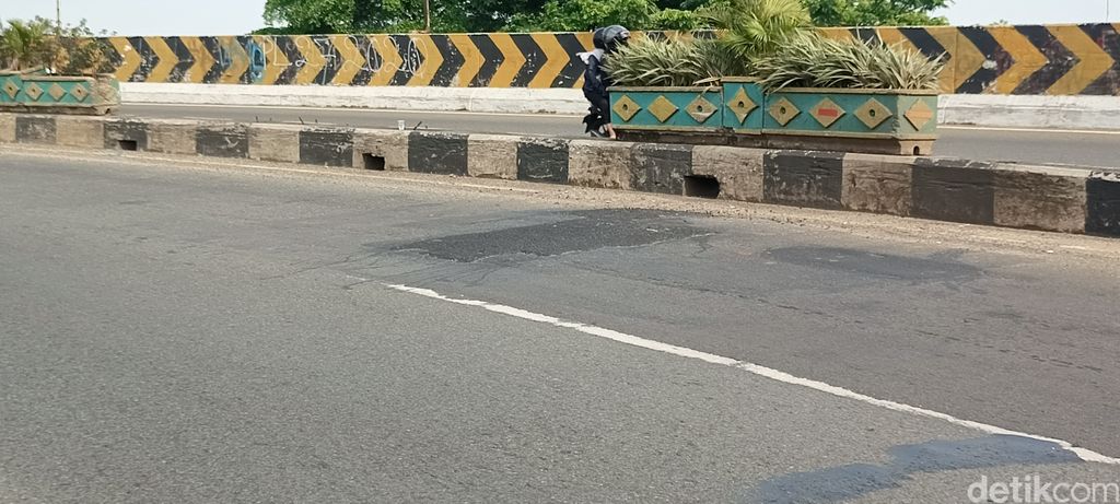 Jalan rusak di flyover Ciputat telah diperbaiki