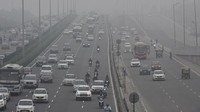 Pemerintah setempat telah memperingatkan warga untuk tetap waspada jika berkendara.  