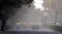 Polusi udara di New Delhi meningkat hingga menimbulkan kabut asap.  
