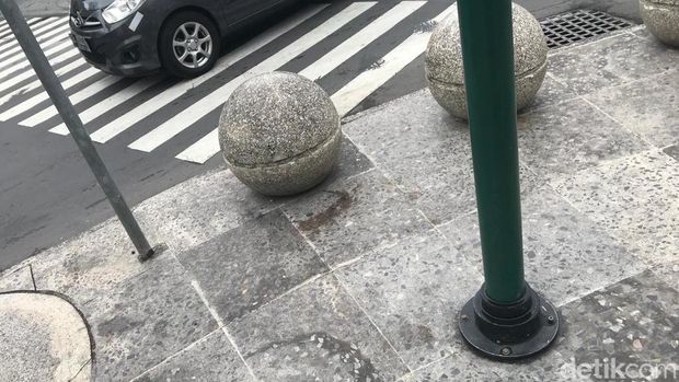 Kawasan Tugu Jogja saat hari tanpa bayangan, Kamis (13/10/2022) siang.