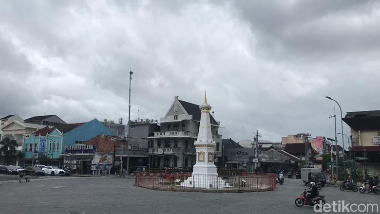 Kawasan Tugu Jogja saat hari tanpa bayangan, Kamis (13/10/2022) siang. Kawasan Tugu Jogja saat hari tanpa bayangan, Kamis (13/10/2022) siang.