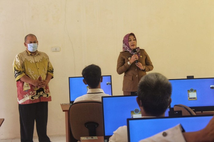 Kepala BKPP Kabupaten Tulang Bawang Dra. Karmini Utari