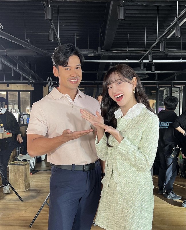 Tak sedikit netizen Indonesia yang terkejut dan mengira foto Chicco Jerikho dan Kim Sejeong hanya editan. Foto: dok. Instagram @clean_0828