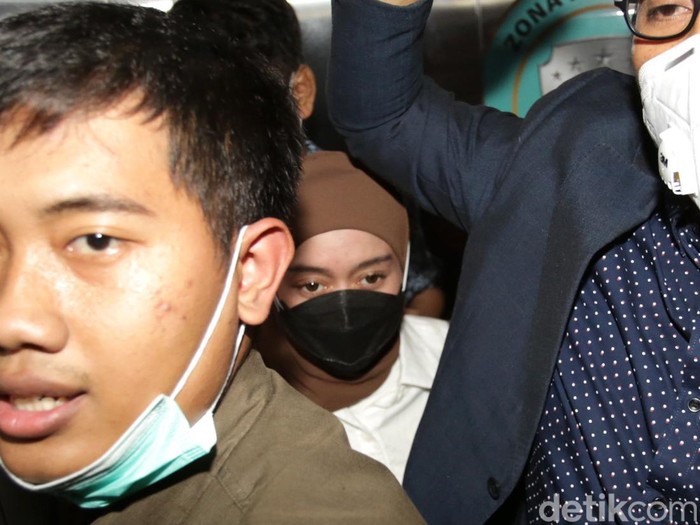 Lesti Kejora Momen Lesti Kejora datang ke Polres Jakarta Selatan