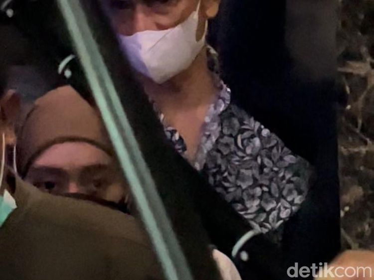 Potret Billar Berbaju Oranye, Lesti Tiba-tiba datang ke Polres Jaksel