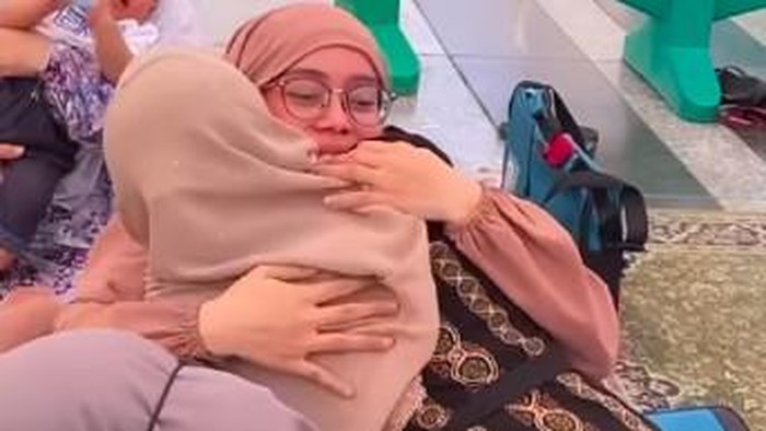 Kondisi Lesti Kejora saat berada di Tanah Suci.