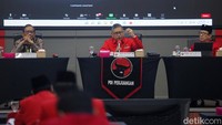 Sekjen PDIP Hasto Kristiyanto memberikan pemaparan dalam Forum Group Discussion bertema Reformasi Sistem Hukum Nasional: Pendekatan Ideologi, Konstitusi dan Budaya Hukum.