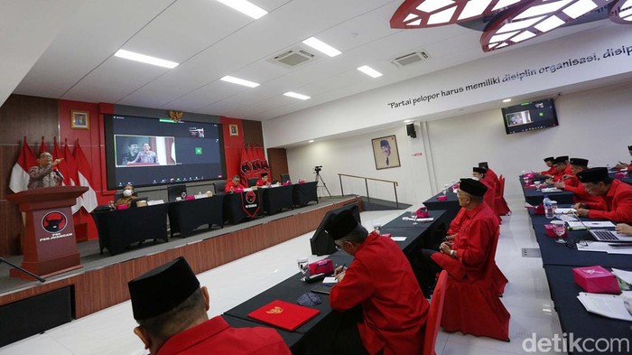 Mahfud Md Jadi Pembicara Forum Group Discussion PDIP PDIP menggelar Forum Group Discussion bertema