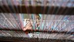 Melihat Kampung Perajin Songket yang Dipakai Ariel Tatum di Paris