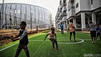 PT Jakarta Propertindo (JakPro) menjelaskan kendala Kampung Susun Bayam belum bisa dihuni warga. Community Development JakPro, Hifdzi Mujtahid, mengatakan ada sejumlah proses yang harus dilalui sebelum warga bisa menempati hunian tersebut. Proses yang dimaksud yakni administrasi hingga internal JakPro. (Pradita Utama/detikcom)  