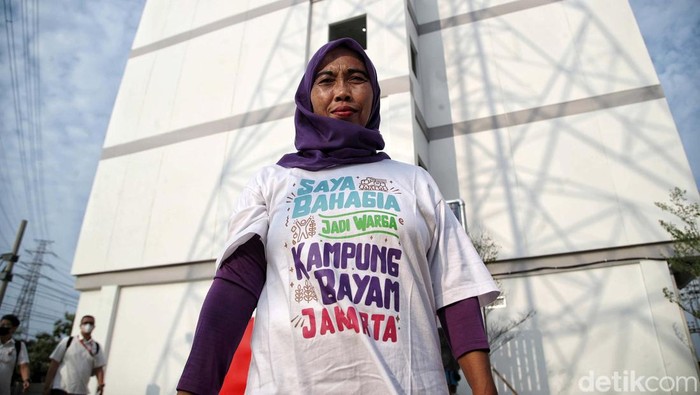 Melihat Lebih Dekat Kampung Susun Bayam Sejumlah warga berkaktivitas di kawasan Kampung Susun Bayam, Jakarta International Stadium, Papanggo, Jakarta Utara, Rabu (12/10/2022).