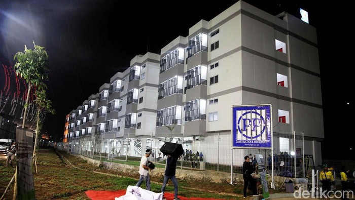 Melihat Lebih Dekat Kampung Susun Bayam Sejumlah warga berkaktivitas di kawasan Kampung Susun Bayam, Jakarta International Stadium, Papanggo, Jakarta Utara, Rabu (12/10/2022).