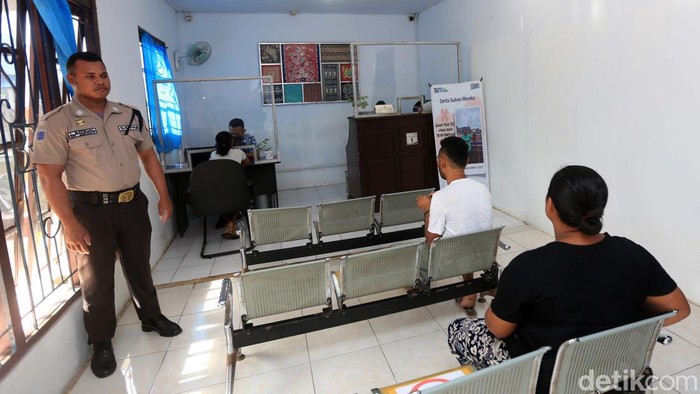 Melihat Pelayanan Prima BRI di Ujung Negeri Kecamatan Selaru di Kabupaten Kepulauan Tanimbar, Maluku, merupakan wajah Indonesia di bagian paling selatan. BRI turut menghadirkan layanan perbankan di sini.