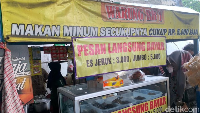 Menu Warung Makan RB 1 yang menjual paket makan dan minum Rp 5.000