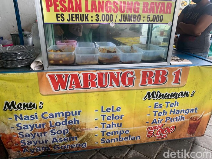 Menu Warung Makan RB 1 yang menjual paket makan dan minum Rp 5.000