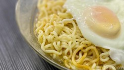 Ini 5 Tips Sehat Makan Mie Instan saat Bulan Puasa