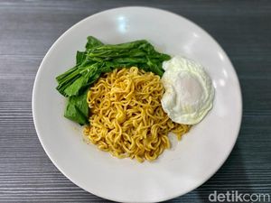 Mengikuti Tips Bikin Mie Instan ala Warmindo, Ternyata Beneran Enak!