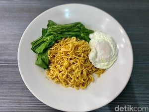 Mengikuti Tips Bikin Mie Instan ala Warmindo, Ternyata Beneran Enak!