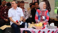 Dalam kesempatan yang sama, Bupati Indramayu Nina Agustina mengeluhkan harga mangga yang jatuh saat panen. Zulhas menanggapi persoalan harga mangga jatuh saat panen adalah penyakit lama yang dihadapi para petani sejak 50 tahun terakhir.