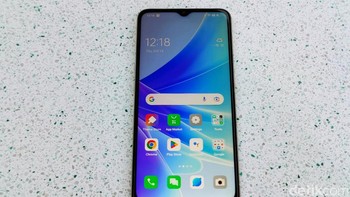 Mengusung layar berukuran 6,56 inci yang kaya warna dengan refresh rate tinggi 90Hz membawa tampilan yang mulus dan nyaman untuk menikmati konten video dan game berkualitas tinggi. Foto: Adi Fida Rahman/detikINET