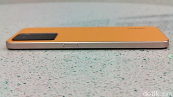 Sisi kanan terdapat tombol power. Foto: Adi Fida Rahman/detikINET