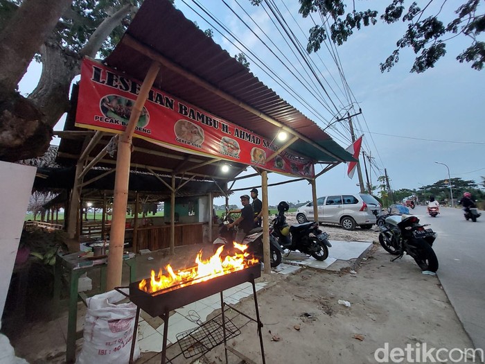 Pecak bandeng di Serang, Banten Pecak bandeng di Serang, Banten