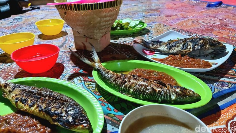 Pecak bandeng di Serang, Banten Pecak bandeng di Serang, Banten